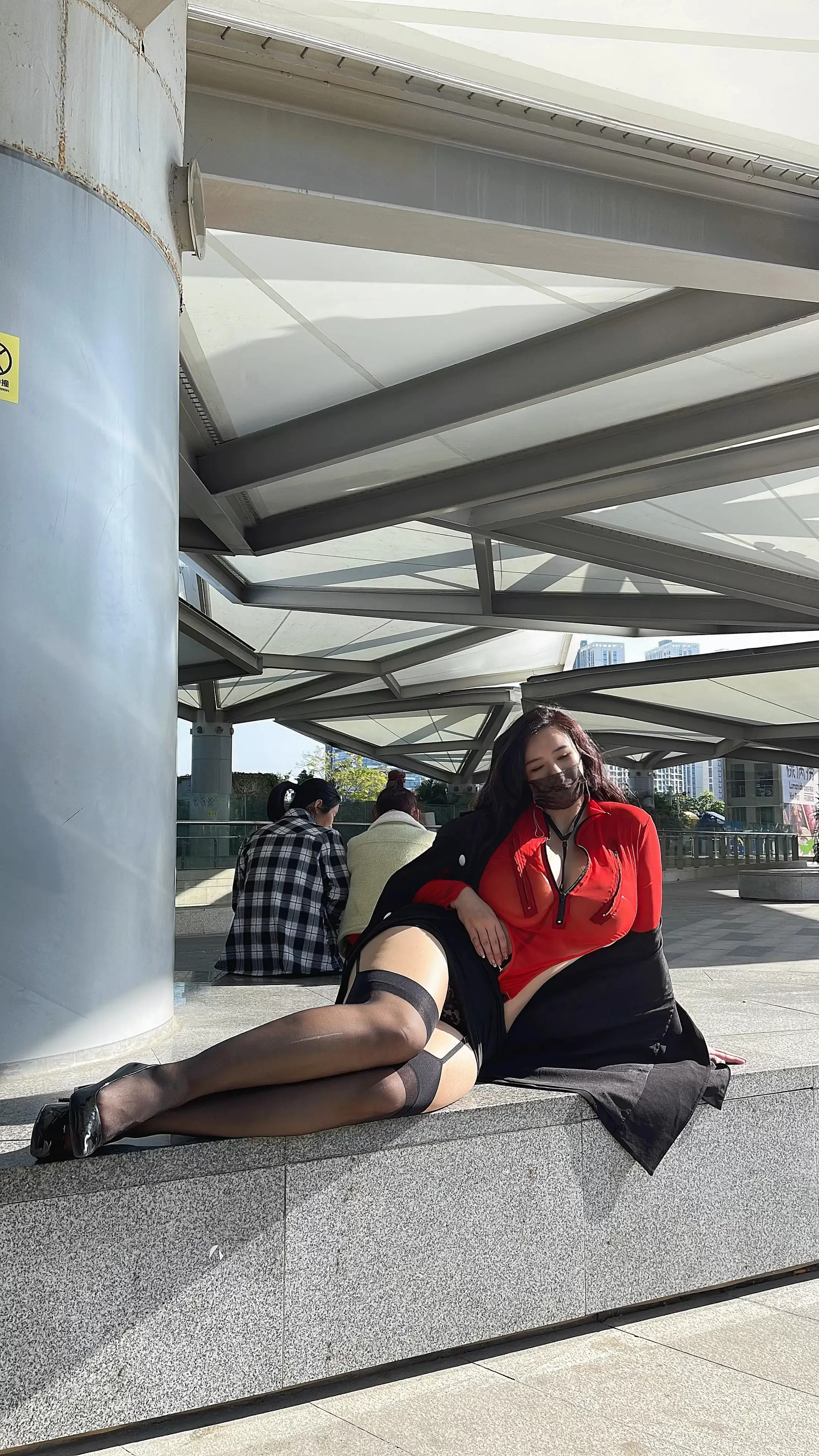水蜜桃米米 – 吊带黑丝 30P